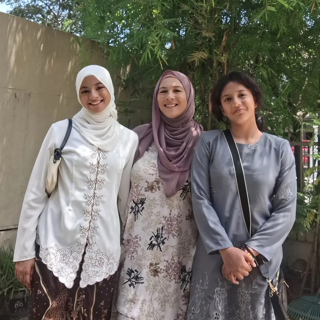 Keturunan Melayu-Inggeris, Sharifah Sofia Anggun Usia 40 & Bahagia Galas Tugas Ibu 2 Anak!