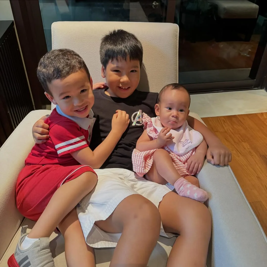 Aryana Myra-Rose Daniyar Cucu Baru Datin Seri Rosmah, Yana Najib Timang Anak Ke-4 Lebih Awal!