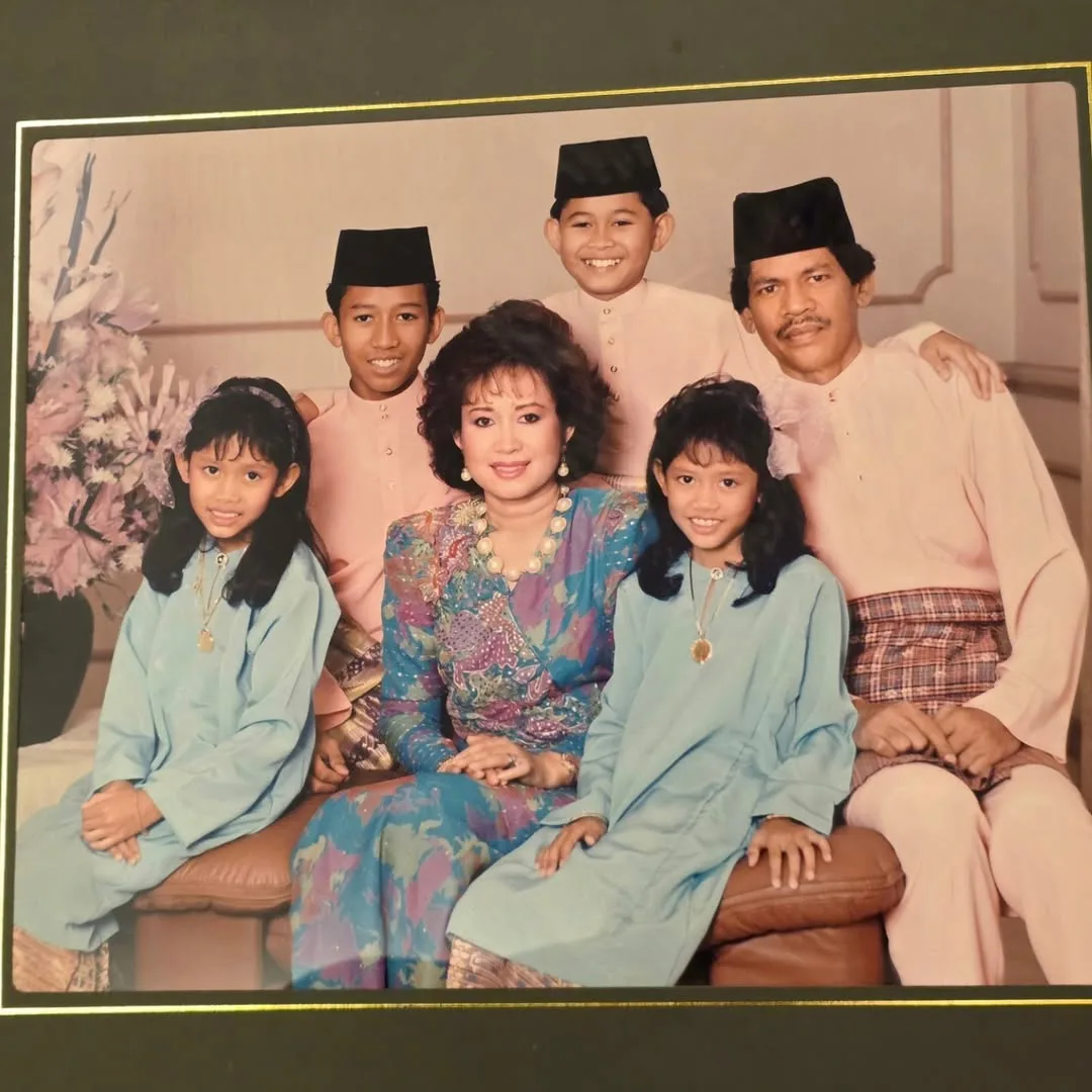 Jelita Usia 77 Tahun & Nenek 7 Cucu, Terpikat Wajah Awet Muda Toh Puan Raja Noora Isteri Yang Di-Pertua Negeri Pulau Pinang!