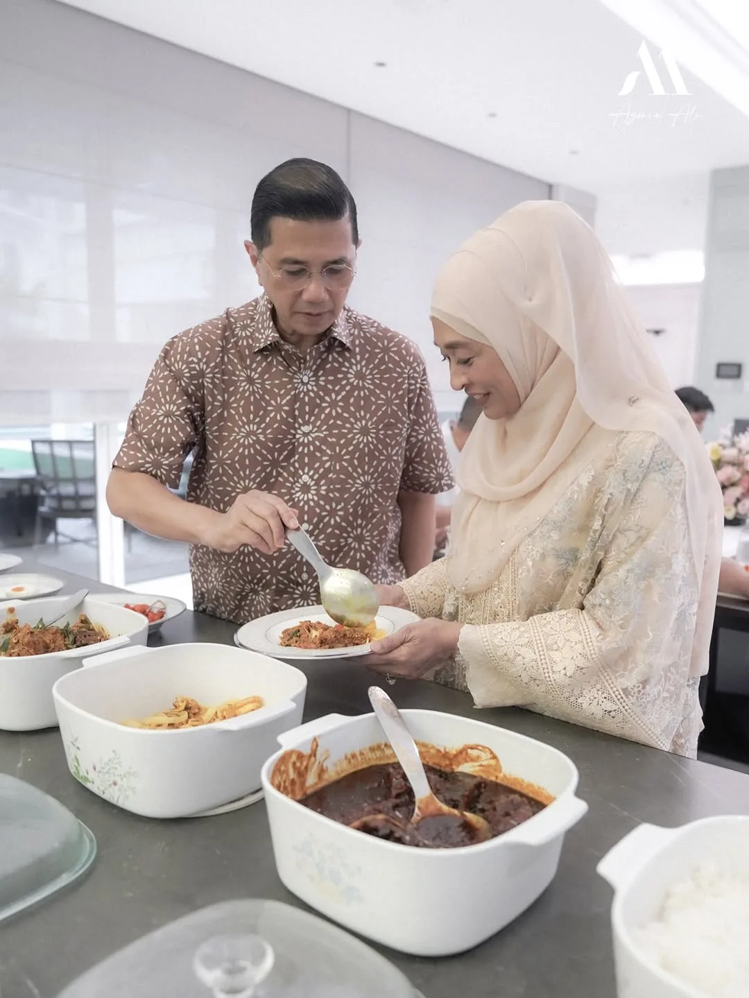 Masak Sotong Goreng Kunyit Sempena Birthday Isteri ke-60, Dato' Seri Azmin Ali Mahir Memasak & Ada 7 Cucu 17 Masak Sotong Goreng Kunyit Sempena Birthday Isteri ke-60, Dato’ Seri Azmin Ali Mahir Memasak & Ada 7 Cucu