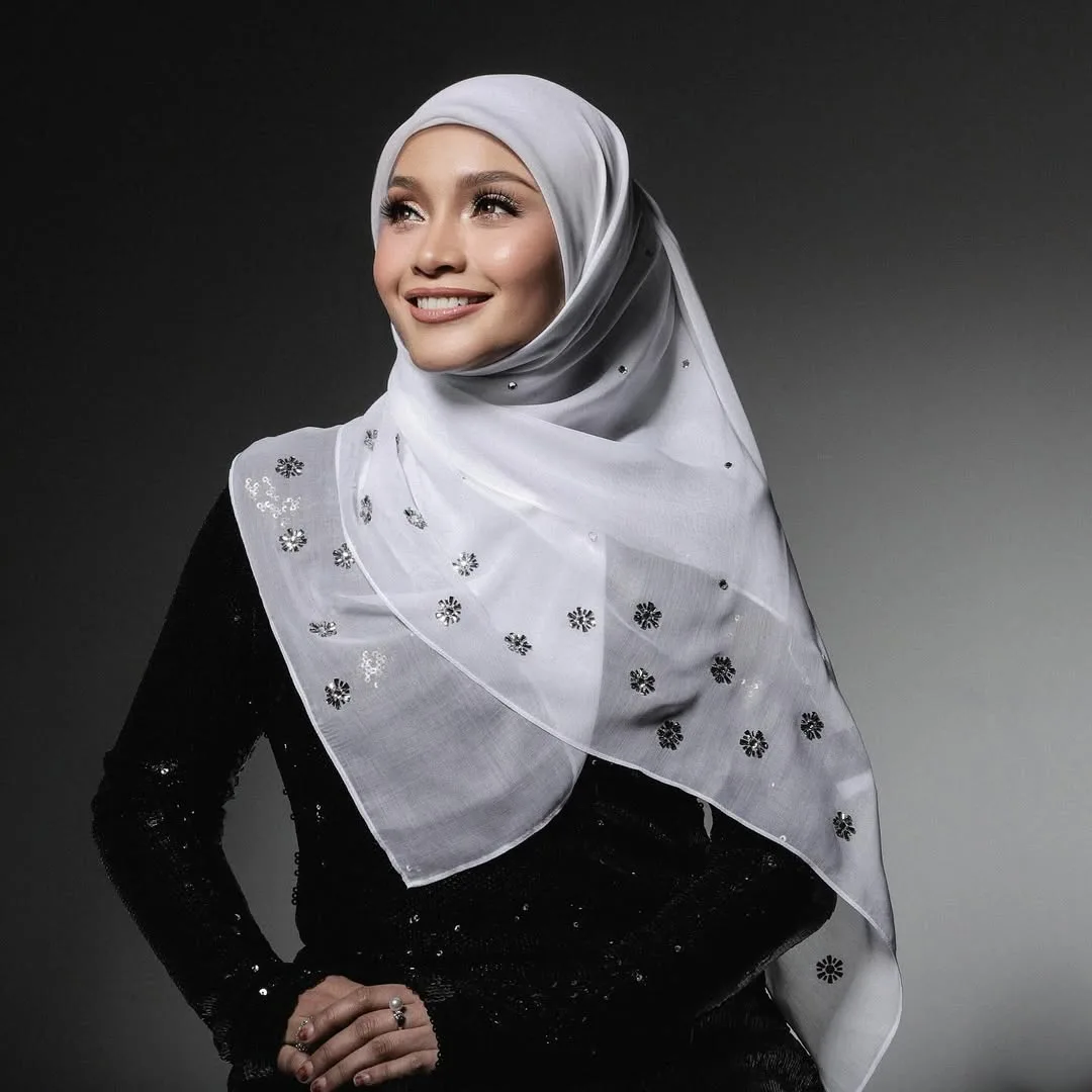 Dari Pelakon Ke Dunia Politik Kini Datin Anne Ngasri Pemilik Butik Tudung Mewah, “Ini Dakwah Kecil Melalui Perniagaan.”