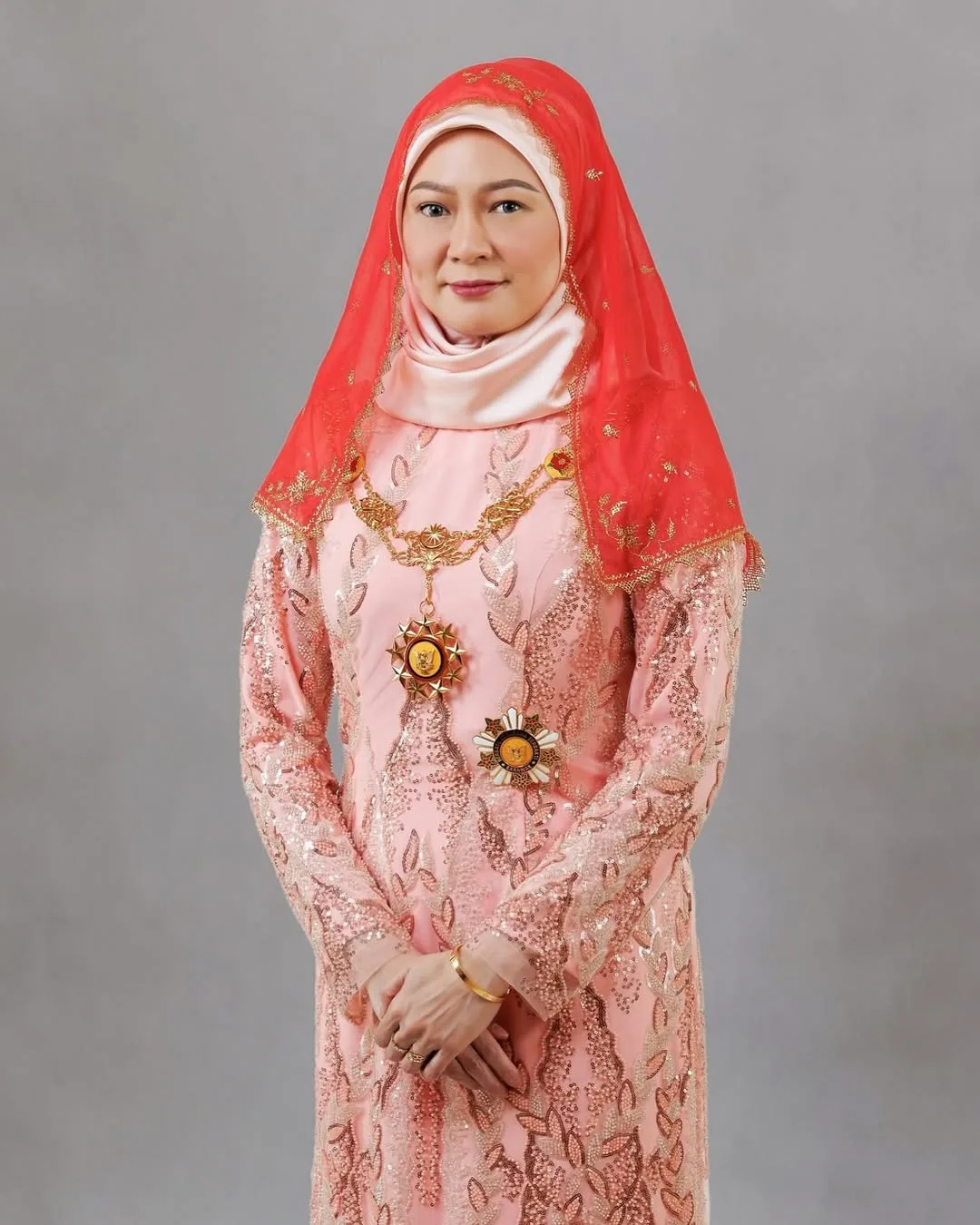 Bekas Pramugari & Pernah Jadi Guru, Keanggunan Isteri TYT Sarawak Toh Puan Datuk Patinggi Fauziah Jadi Bualan!