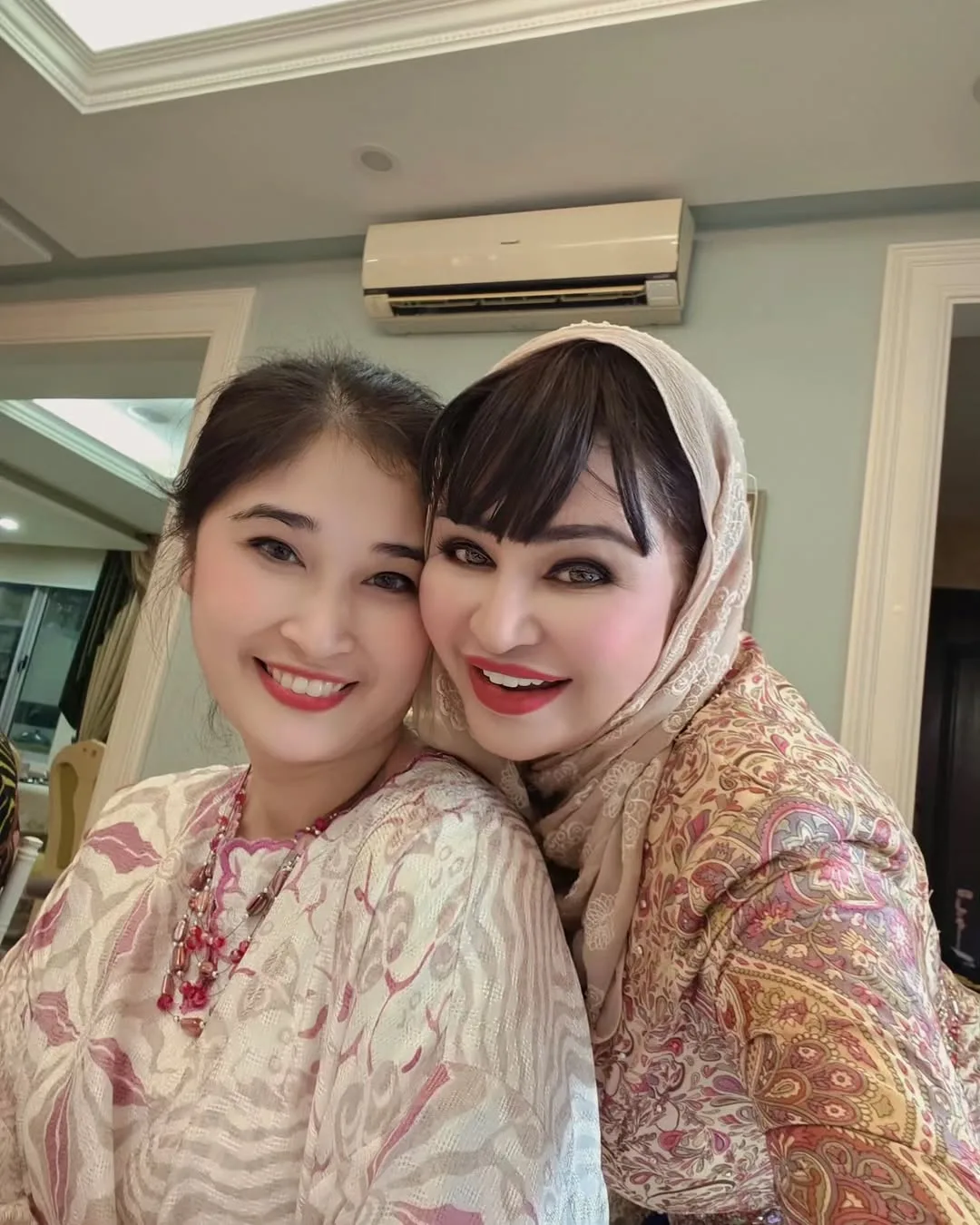 Keturunan Serani & Selesa Tampil Sederhana, Datin Sri Sasha Bahagia Jadi Suri Hati Dato’ Sri Eizlan!