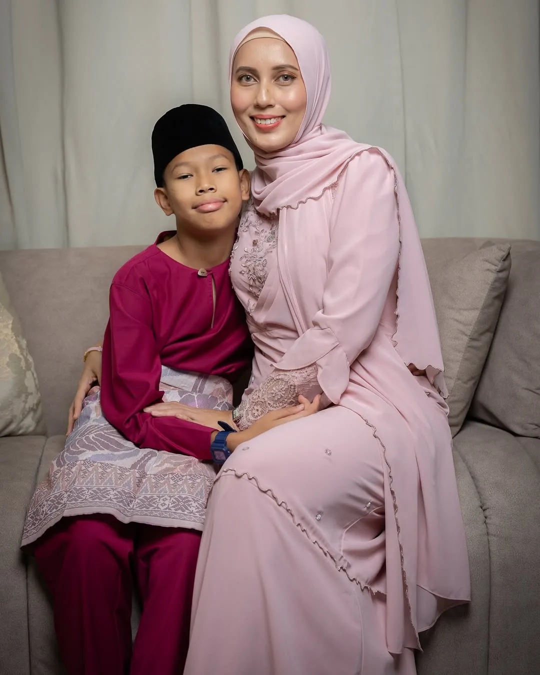 Bertugas Sebagai Pramugari & Anggun Berhijab, Cantik Nelissa Senrose Kakak Sulung Adik-Beradik Senrose!