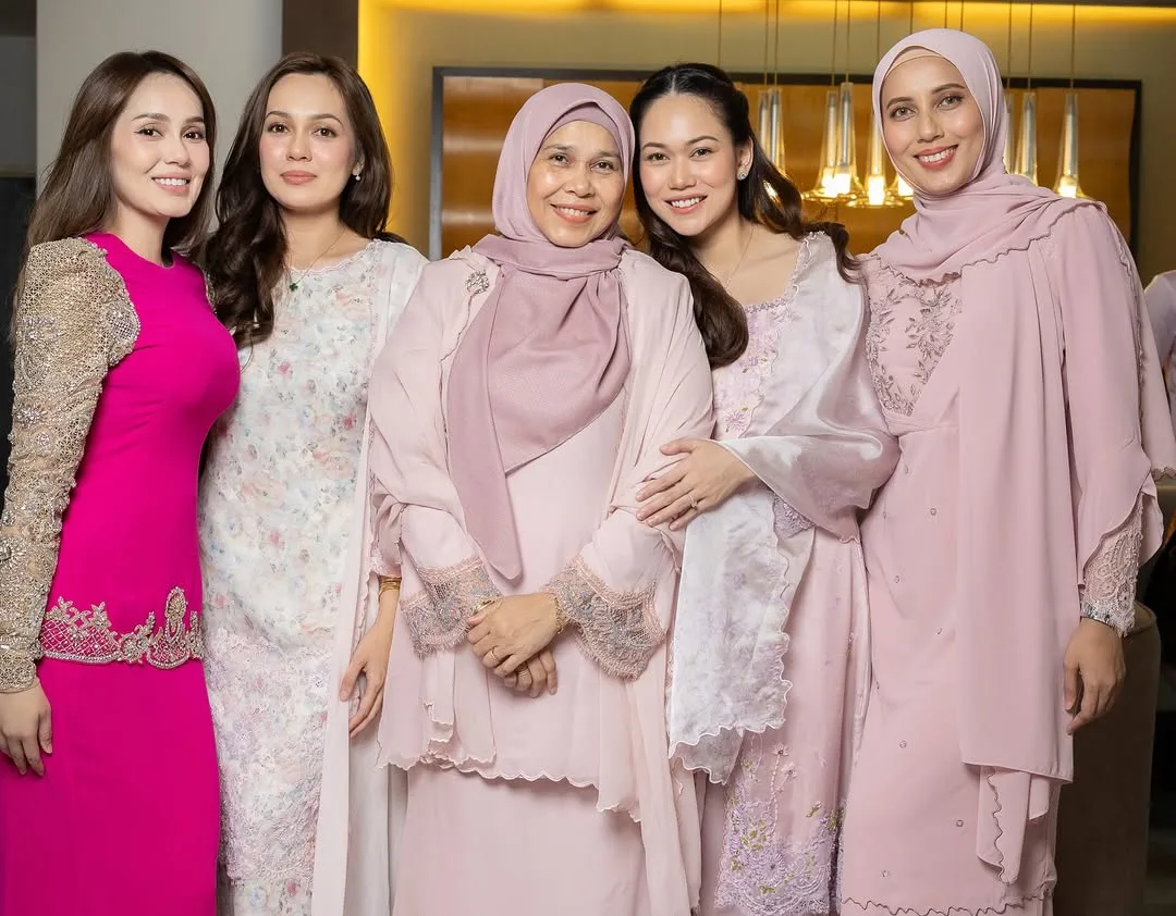 Bertugas Sebagai Pramugari & Anggun Berhijab, Cantik Nelissa Senrose Kakak Sulung Adik-Beradik Senrose!
