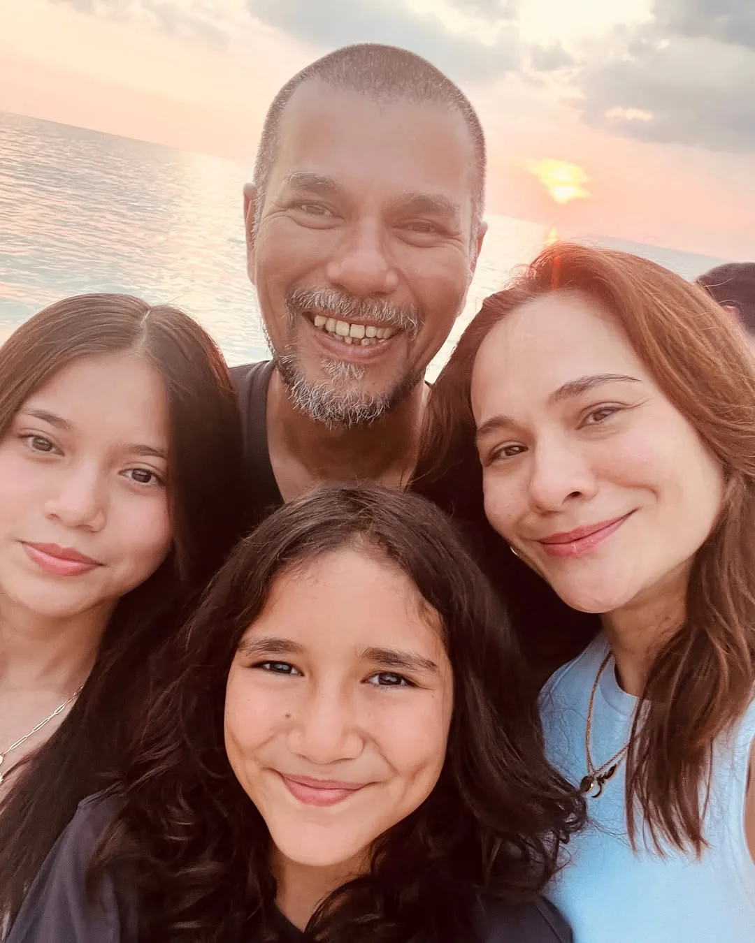 Aktif Usia 44 Tahun, Aishah Sinclair Bahagia Usia Perkahwinan Cecah 19 Tahun & Ibu 2 Anak!