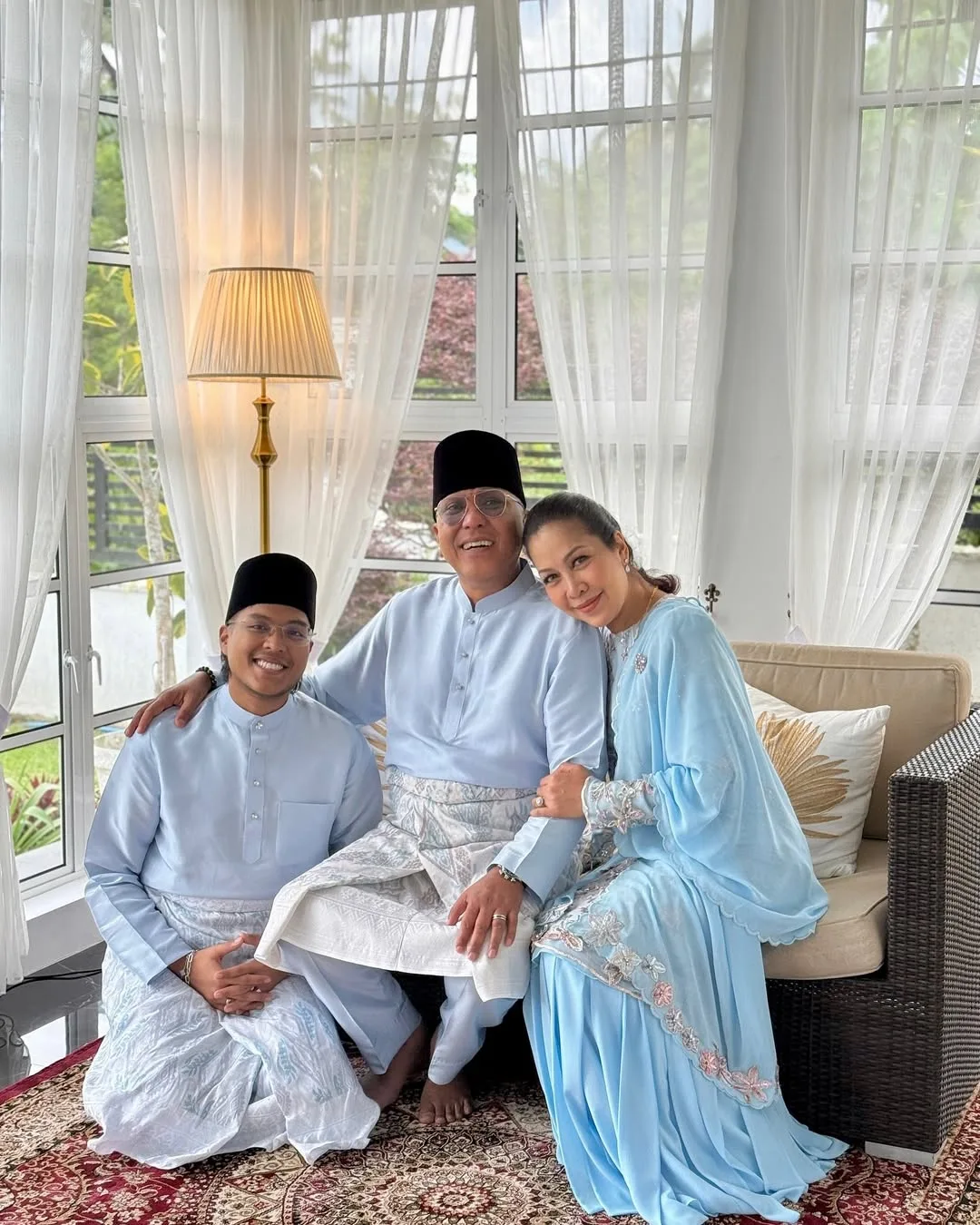 Anak Sulung Cecah Usia 27 Tahun, Datin Arianie Titip Doa Buat Anak & Kejelitaan Isteri Dato’ Hattan Usia 53 Ini Raih Tumpuan!