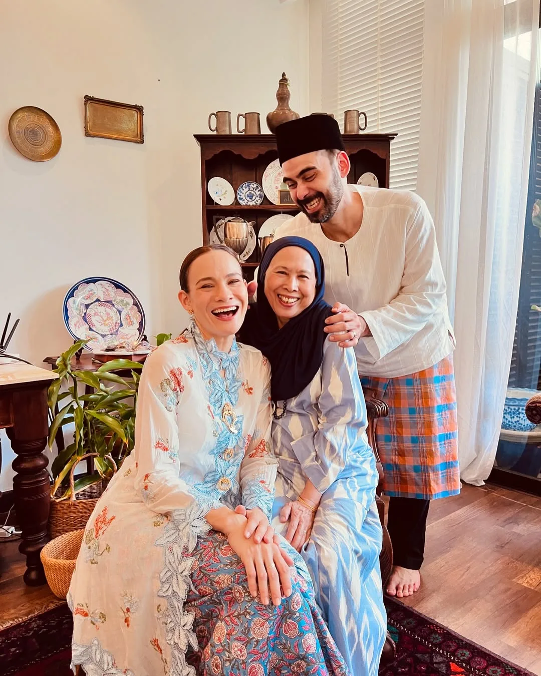 Aktif Usia 44 Tahun, Aishah Sinclair Bahagia Usia Perkahwinan Cecah 19 Tahun & Ibu 2 Anak!