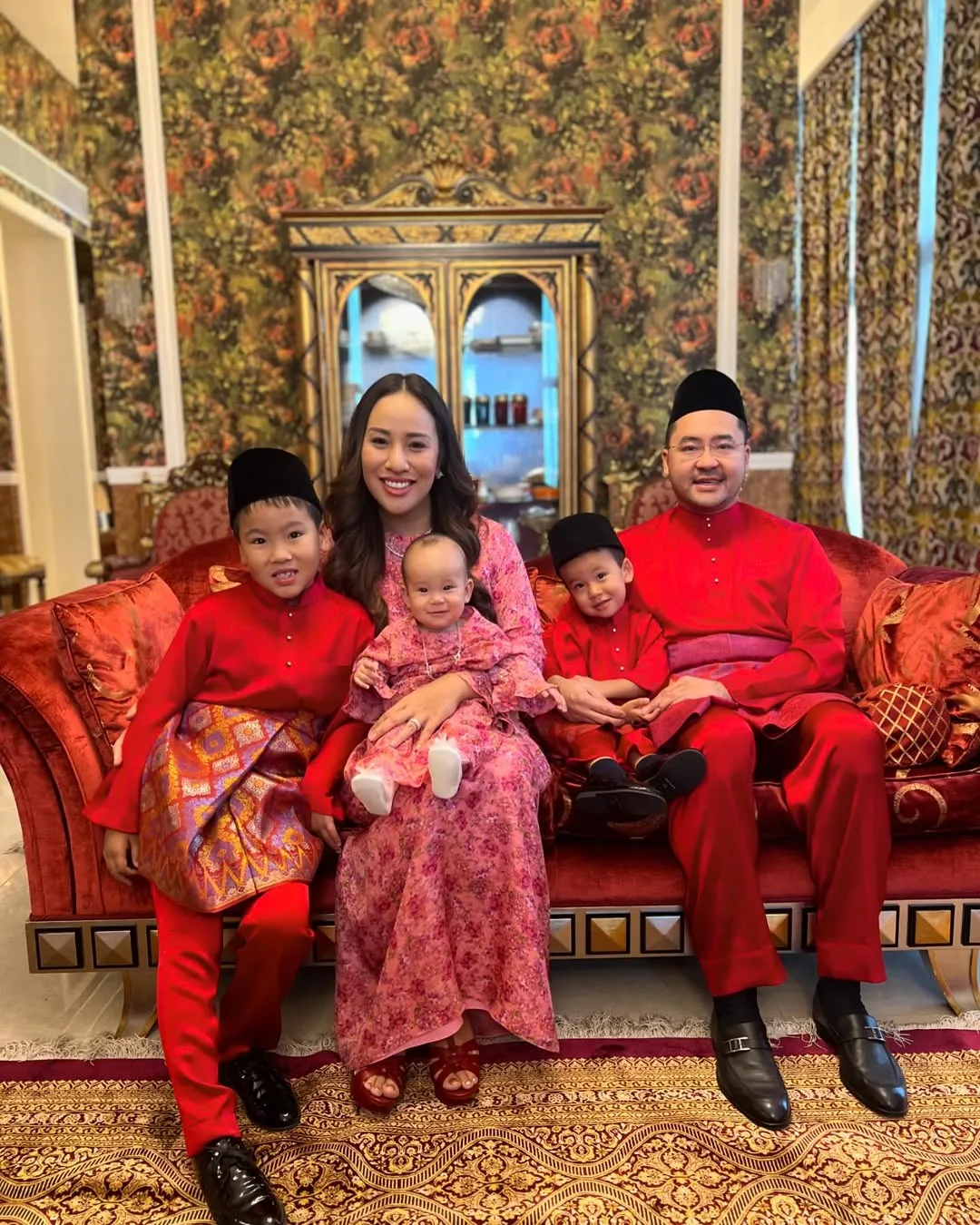 Aryana Myra-Rose Daniyar Cucu Baru Datin Seri Rosmah, Yana Najib Timang Anak Ke-4 Lebih Awal!