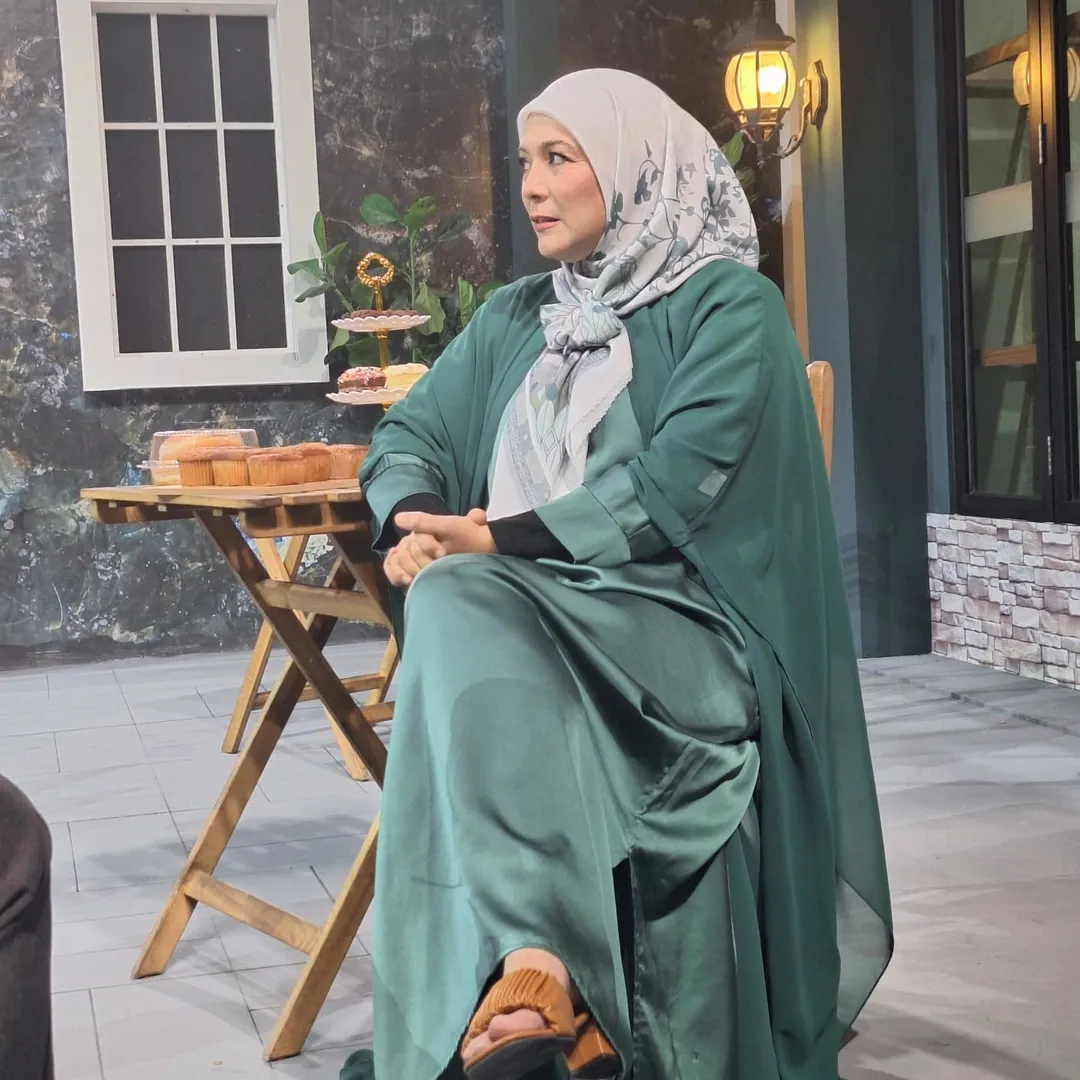 Keturunan Melayu-Inggeris, Sharifah Sofia Anggun Usia 40 & Bahagia Galas Tugas Ibu 2 Anak!