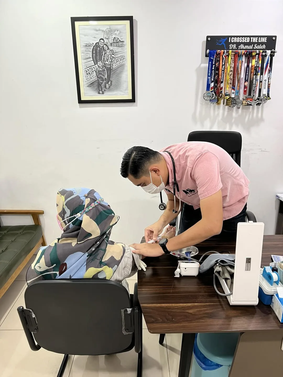 Bergelar Doktor Gigi & Ada Klinik Sendiri, Kejayaan Suri Hati Datuk Dr Akmal Saleh Ini Jadi Inspirasi!