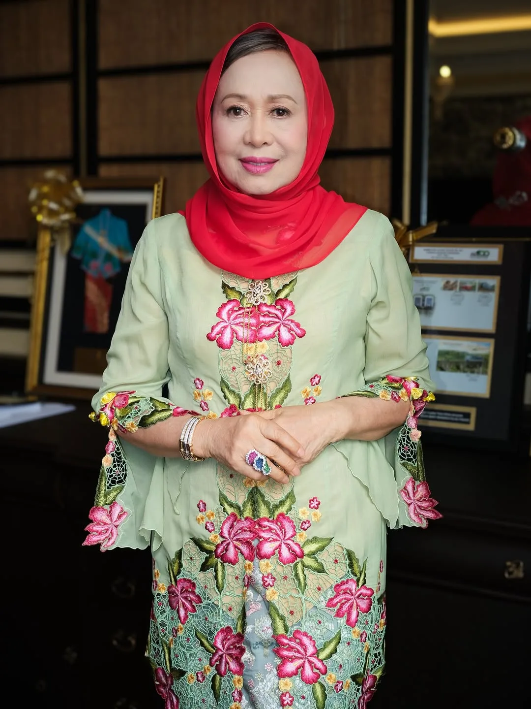 Jelita Usia 77 Tahun & Nenek 7 Cucu, Terpikat Wajah Awet Muda Toh Puan Raja Noora Isteri Yang Di-Pertua Negeri Pulau Pinang!