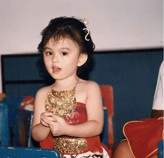 Dari Kecil Dah ‘Cute’, Kecantikan Agnes Monica Usia 39 Tahun & Bakat Diterima Baik Di US!