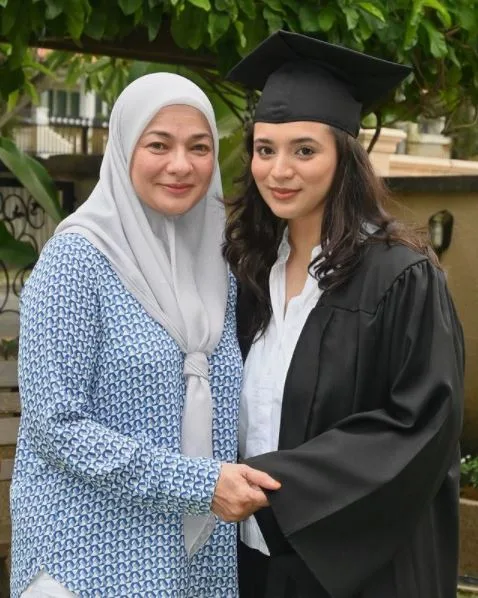 Lulusan University of Birmingham & 3 Tahun Bahagia Jadi Isteri, Ibu Dedah Peribadi Athisha Khan Cemerlang Dalam Pelajaran!