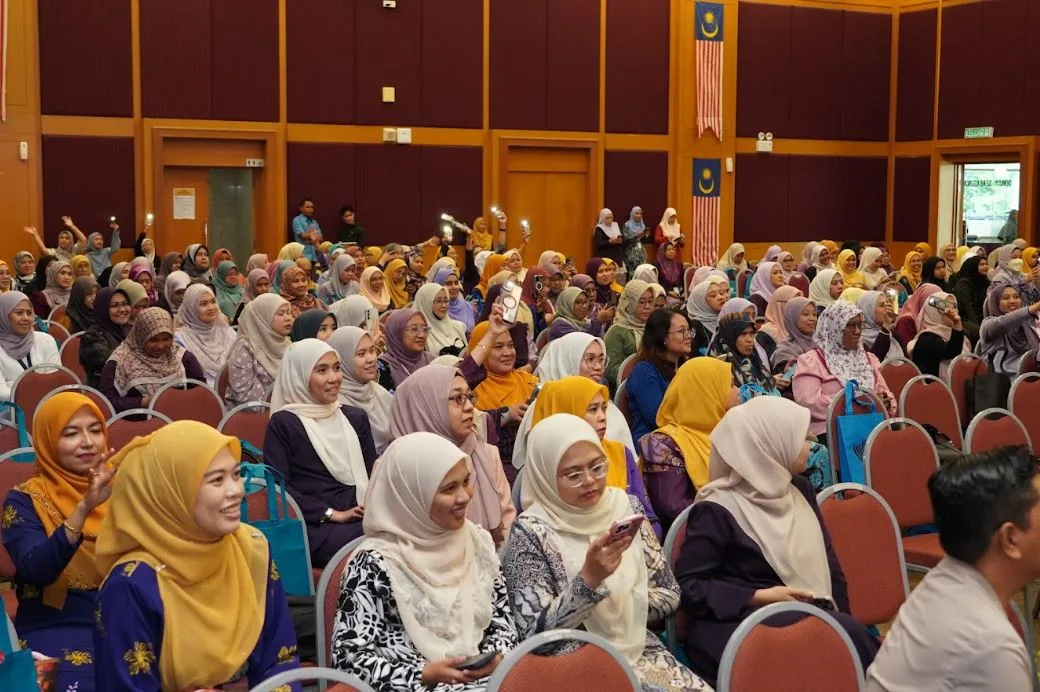 Seminar Usahawan Wanita Bestari 2025: Memacu Pemerkasaan Wanita Dalam Era Digital Patuh Syariah