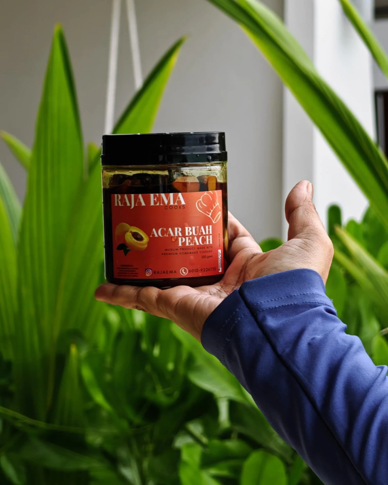 Anak Sulung Hidap Gastroperesis, Raja Ema Gigih Cari Rezeki Jual Acar & Menyanyi!