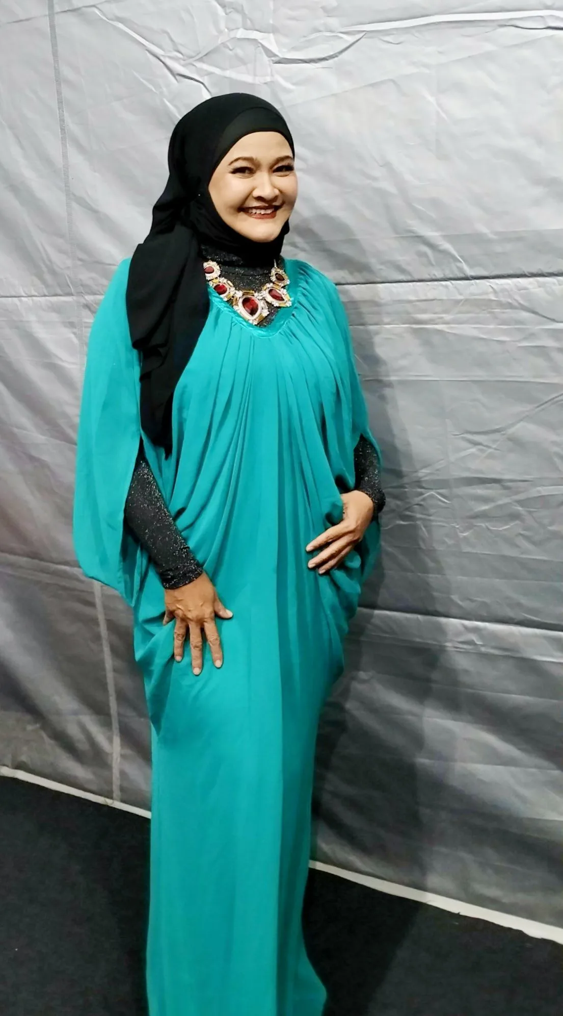 Anak Sulung Hidap Gastroperesis, Raja Ema Gigih Cari Rezeki Jual Acar & Menyanyi!