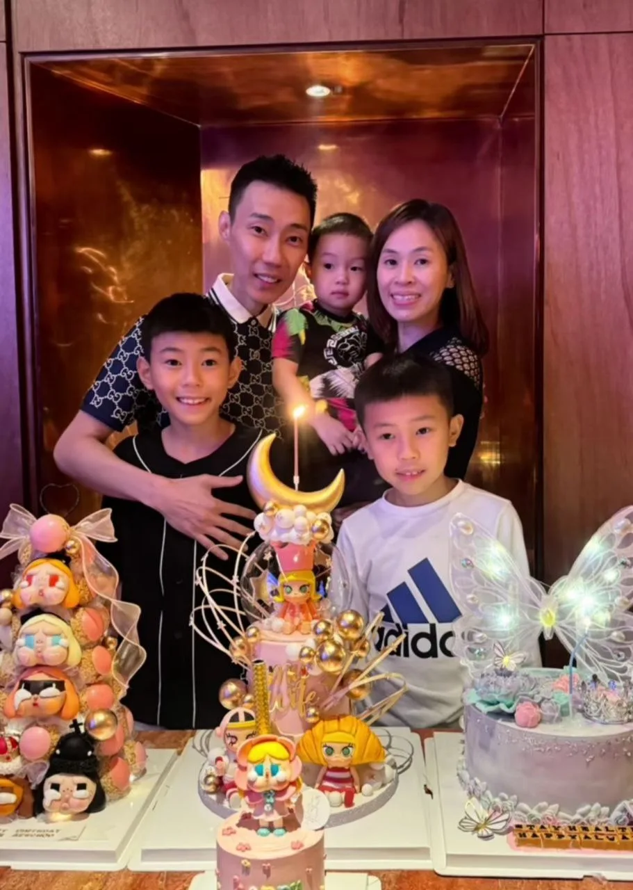 Lahirkan 3 Anak Lelaki & Setia Di Sisi Suami, Datuk Seri Chong Wei Hargai Pengorbanan Isteri Datin Seri Mew Choo!