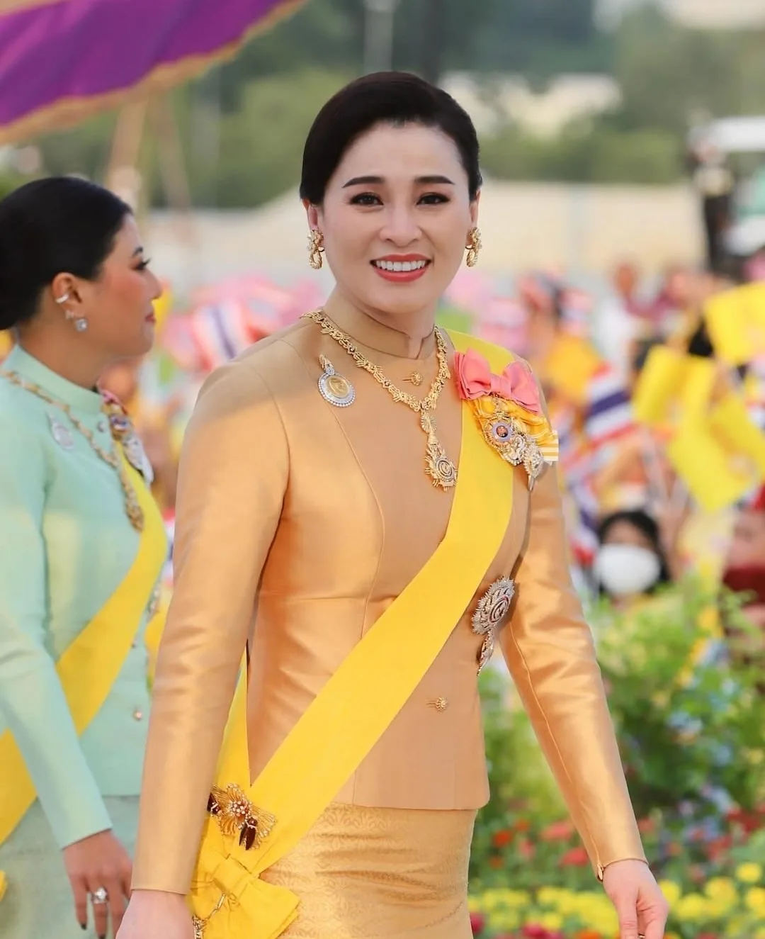 Cantik Asli Usia 47 Tahun, Permaisuri Suthida Bekas Pengawal Peribadi Diraja Pikat Hati Raja Thailand!