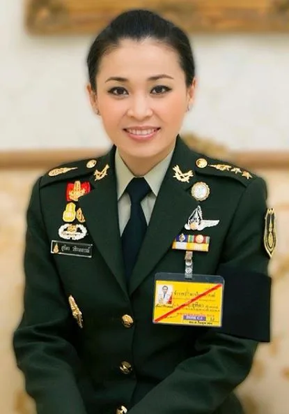 Cantik Asli Usia 47 Tahun, Permaisuri Suthida Bekas Pengawal Peribadi Diraja Pikat Hati Raja Thailand!