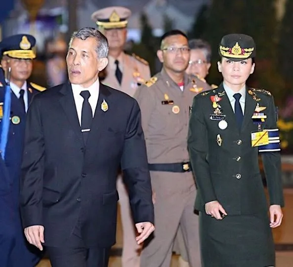 Cantik Asli Usia 47 Tahun, Permaisuri Suthida Bekas Pengawal Peribadi Diraja Pikat Hati Raja Thailand!