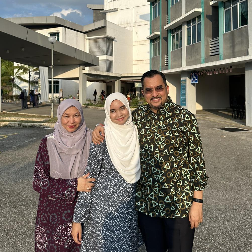 Hebat Prof Datin Dr Irwani, Isteri Dato’ Dr Asyraf Ini Terpelajar, Ibu 6 Anak & Lancar Buku Kewangan Islam!