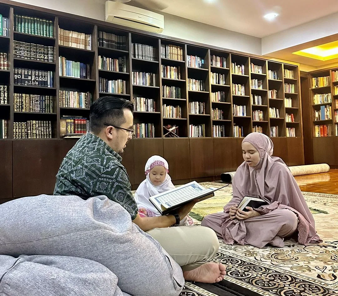 Hebat Prof Datin Dr Irwani, Isteri Dato’ Dr Asyraf Ini Terpelajar, Ibu 6 Anak & Lancar Buku Kewangan Islam!