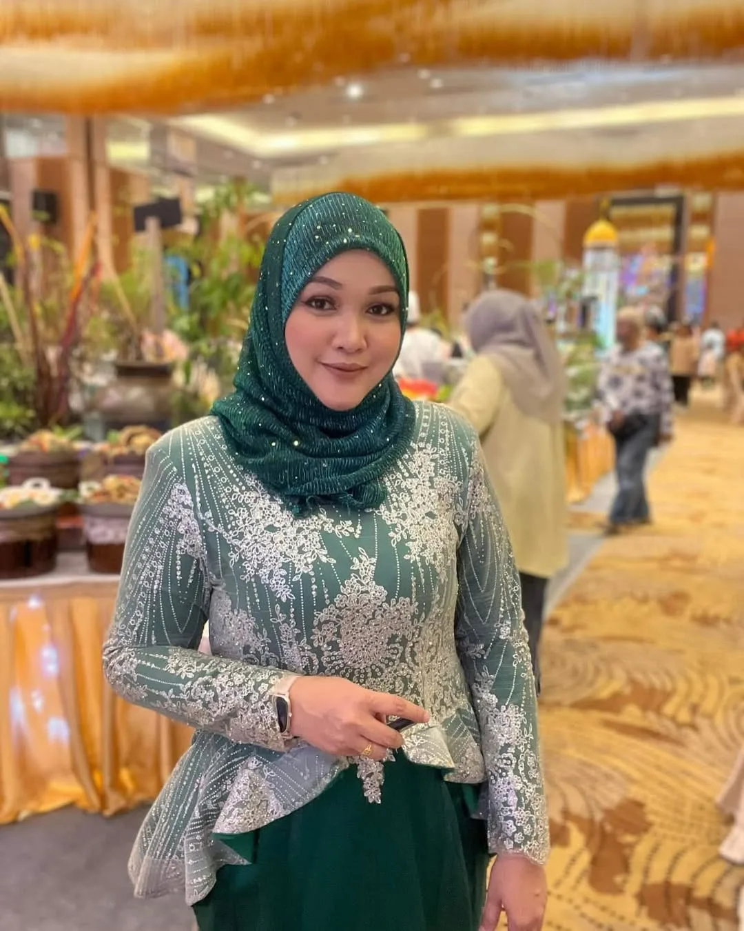 Masih Aktif Nyanyi & Dah Ada 2 Cucu, Ismaliza Kakak Tomok Ini Tampil Jelita Usia 46 Tahun!