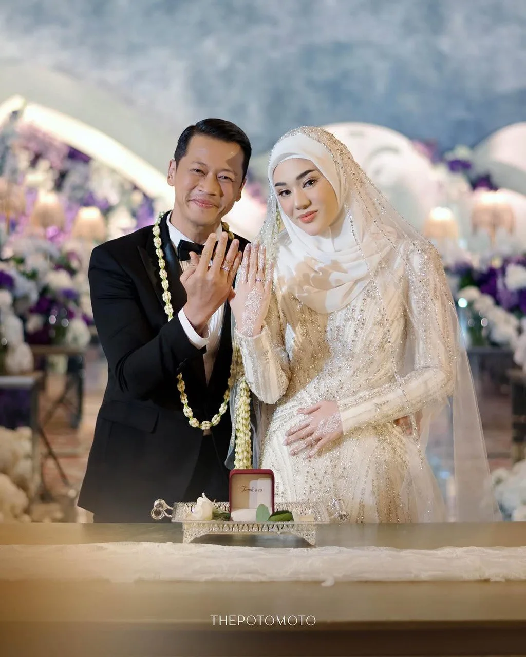 Busana Resepsi Rekaan Ivan Gunawan Serlah Kecantikan Asli Clara Shinta, Angkat Tradisi Kaum Batak