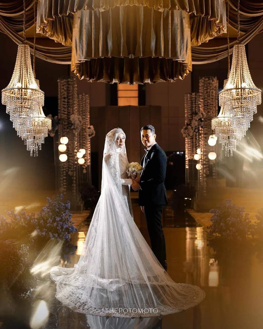 Busana Resepsi Rekaan Ivan Gunawan Serlah Kecantikan Asli Clara Shinta, Angkat Tradisi Kaum Batak