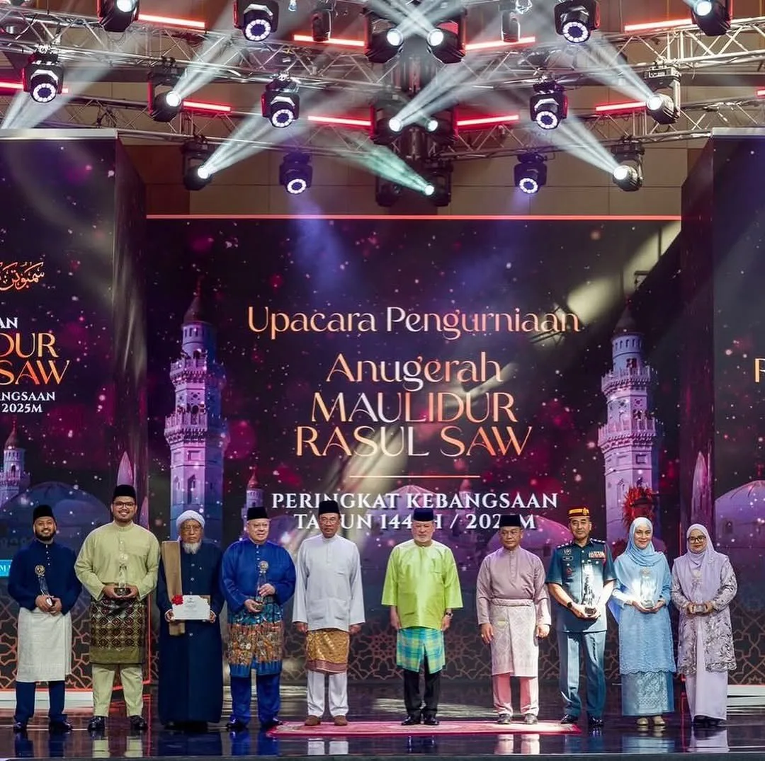 Anak Jati Sarawak Dayang Nur’ Maisarah Lakar Sejarah, Dinobat Tokoh Belia Harapan Maulidur Rasul 2025