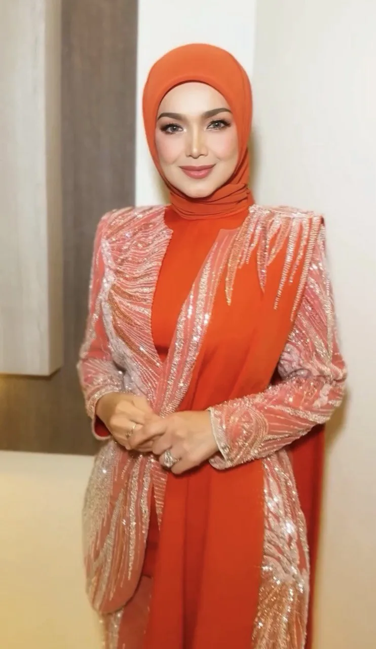 Gamit Nostalgia, Penampilan Anggun & Awet Muda Dato’ Sri Siti Nurhaliza Raih Pujian