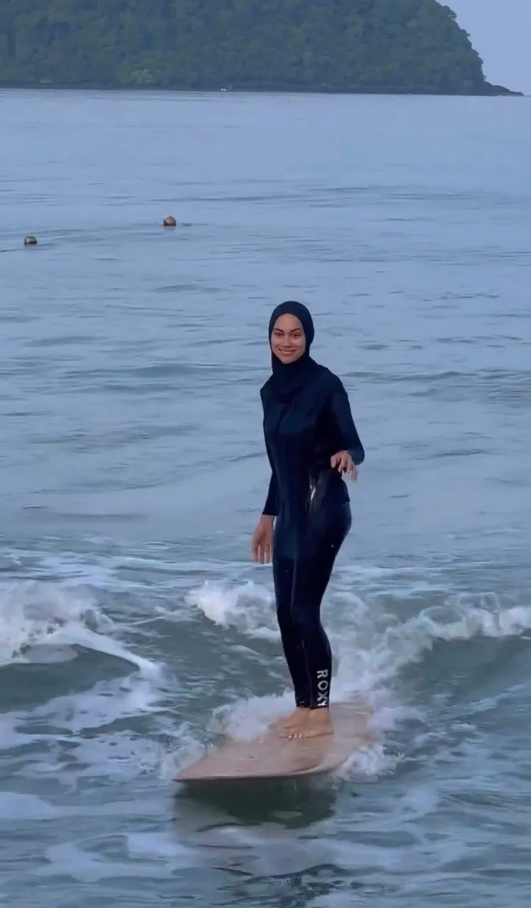 “Hidup Ini Bukan Tentang Mengejar Dunia Tapi Tentang Damai” Genap 43 Tahun NATASHA HUDSON Pilih Bersederhana