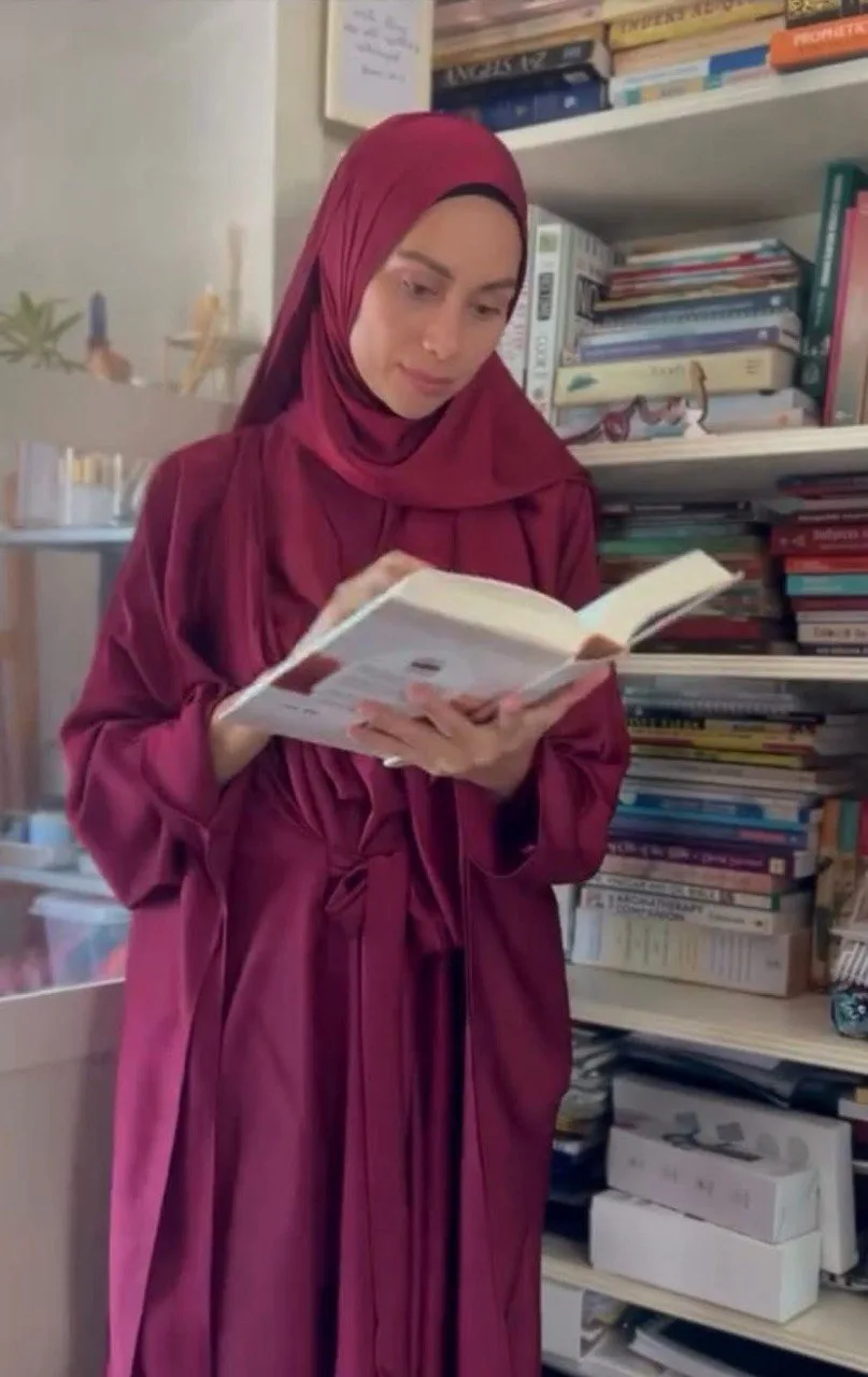 “Hidup Ini Bukan Tentang Mengejar Dunia Tapi Tentang Damai” Genap 43 Tahun NATASHA HUDSON Pilih Bersederhana