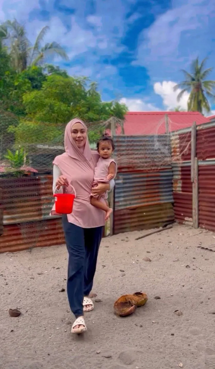 “Hidup Ini Bukan Tentang Mengejar Dunia Tapi Tentang Damai” Genap 43 Tahun NATASHA HUDSON Pilih Bersederhana