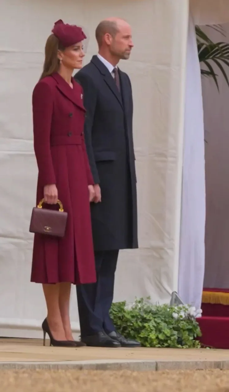 Mahkota Mutiara Kesayangan Puteri Diana Serlah Kecantikan Kate Middleton, Gaun Renda Pelengkap Gaya