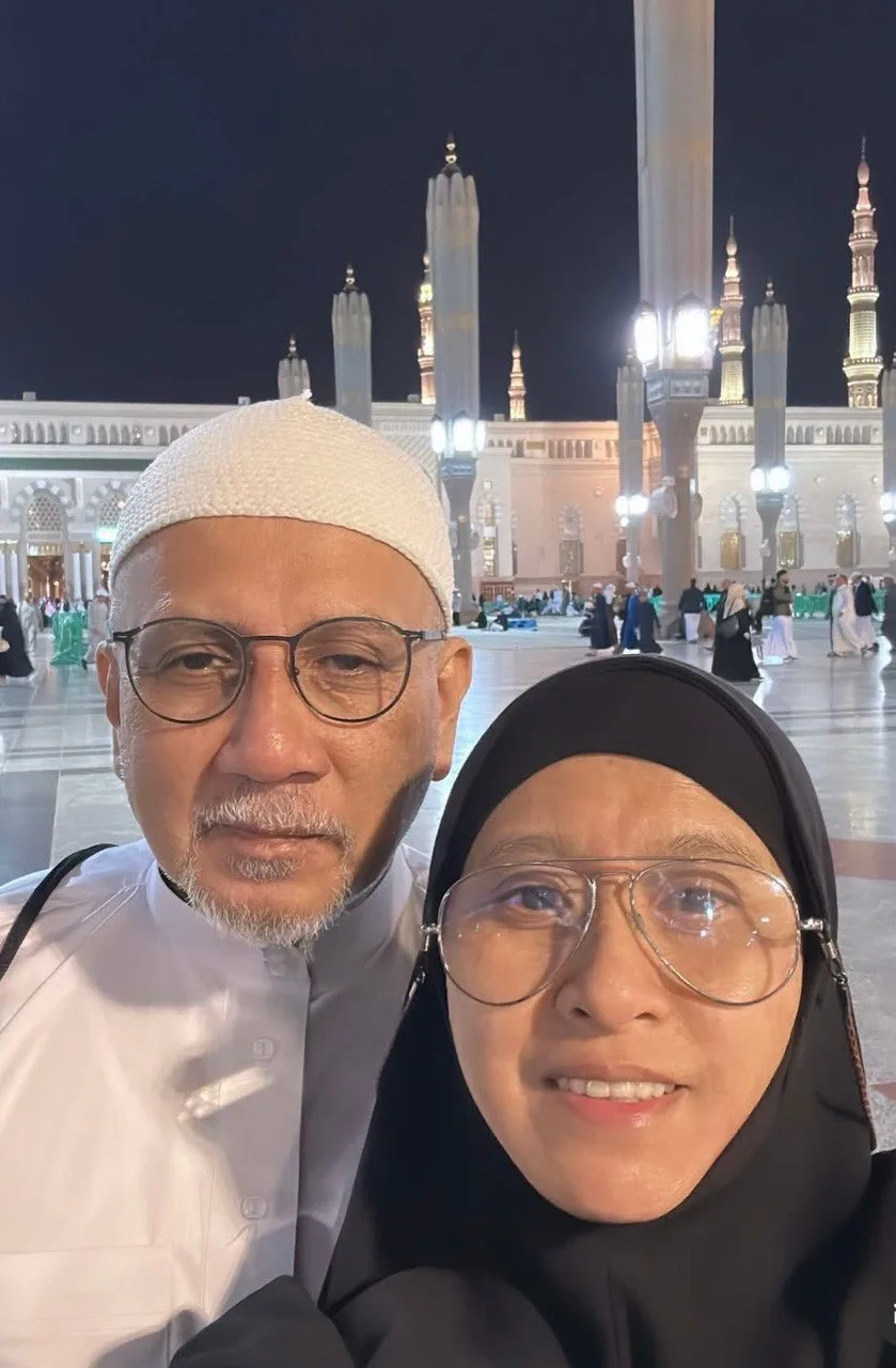 Usia Perkahwinan Cecah 25 Tahun, Melissa Saila Kini Bahagia Bersama Suami & Tiga Anak 50 Usia Perkahwinan Cecah 25 Tahun, Melissa Saila Kini Bahagia Bersama Suami & Tiga Anak