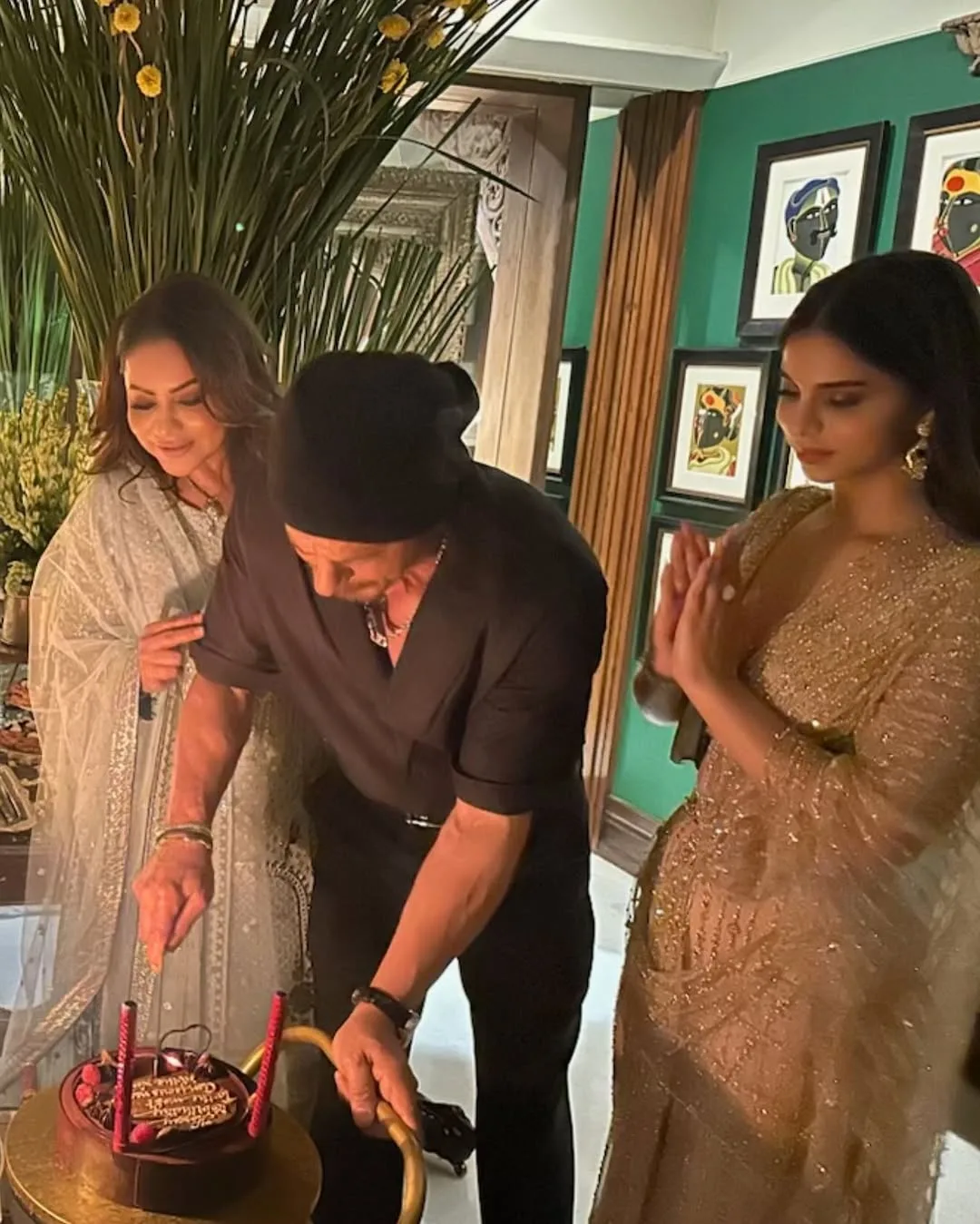 Walau Suami Bintang Ternama & Kaya, Gauri Khan Pilih Berdikari Buka Empayar Hiasan Dalaman Sendiri!