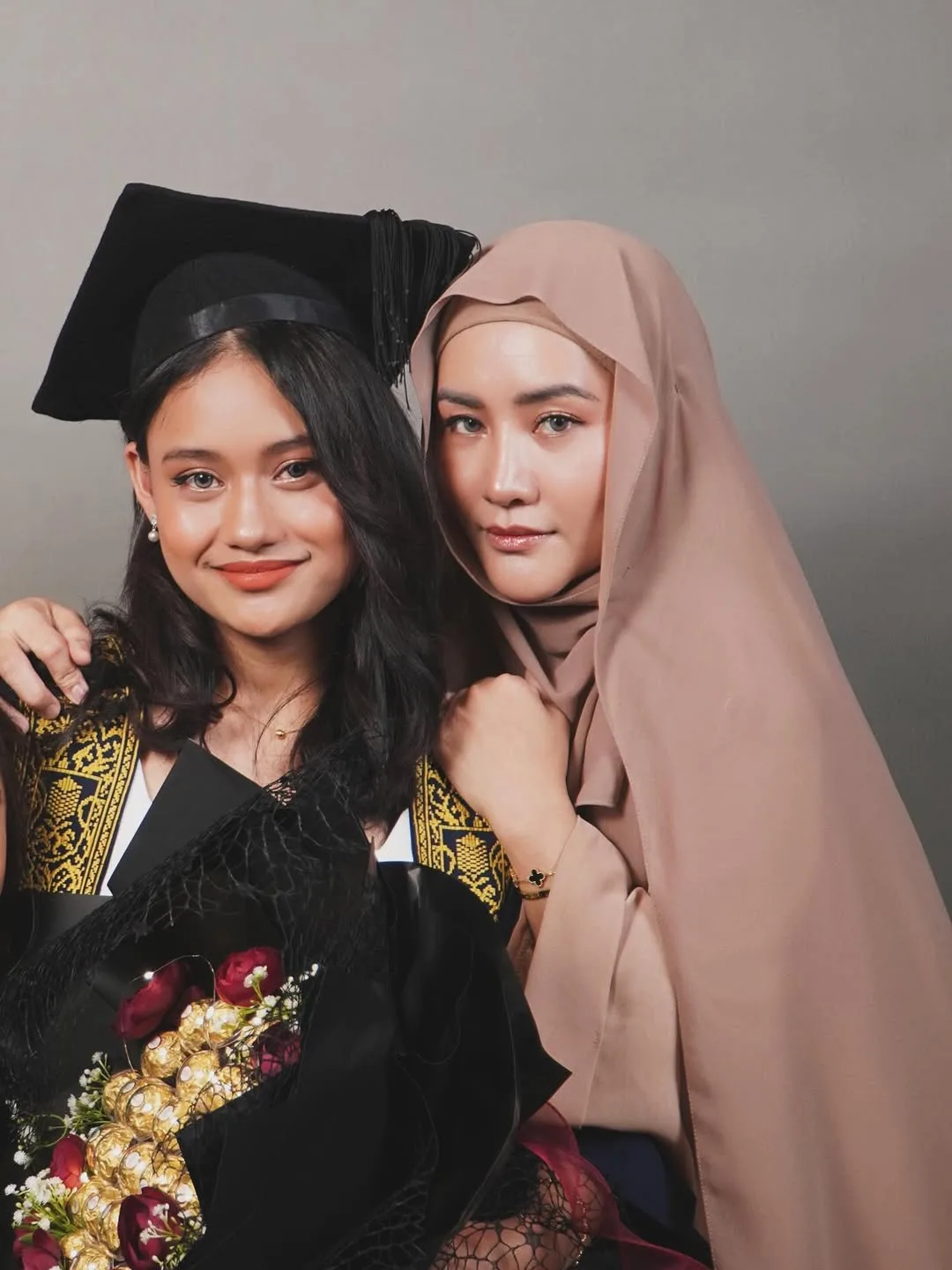 Tenang Tengok Penampilan Sopan Penyanyi Ini, Wajah Terkini Dayang Erema Berniaga Abaya & Ada Anak Bijak!