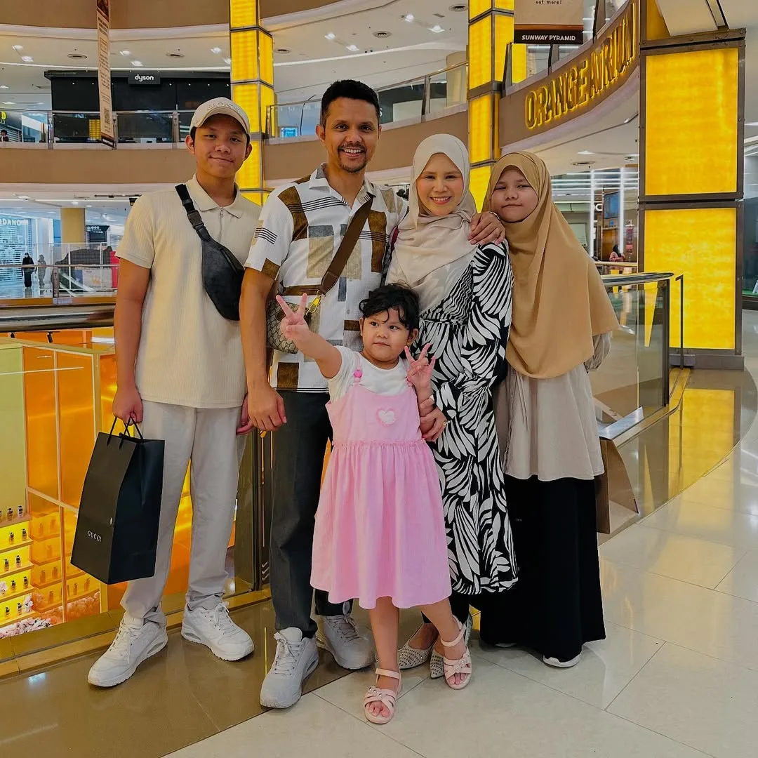 Bahagia 17 Tahun Kahwin, Selain Ligat Bisnes Khai Rosma Ada Badan Amal Sendiri Bantu Orang Memerlukan!