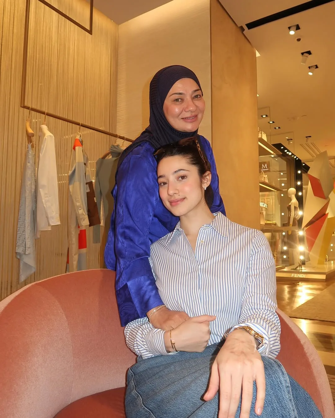 Mulia Hati Datin Noor Kartini, Buat Kejutan Hadiahkan Sebuah Kereta Tanda Kasih Sesama Adik-Beradik! 46 Mulia Hati Datin Noor Kartini, Buat Kejutan Hadiahkan Sebuah Kereta Tanda Kasih Sesama Adik-Beradik!