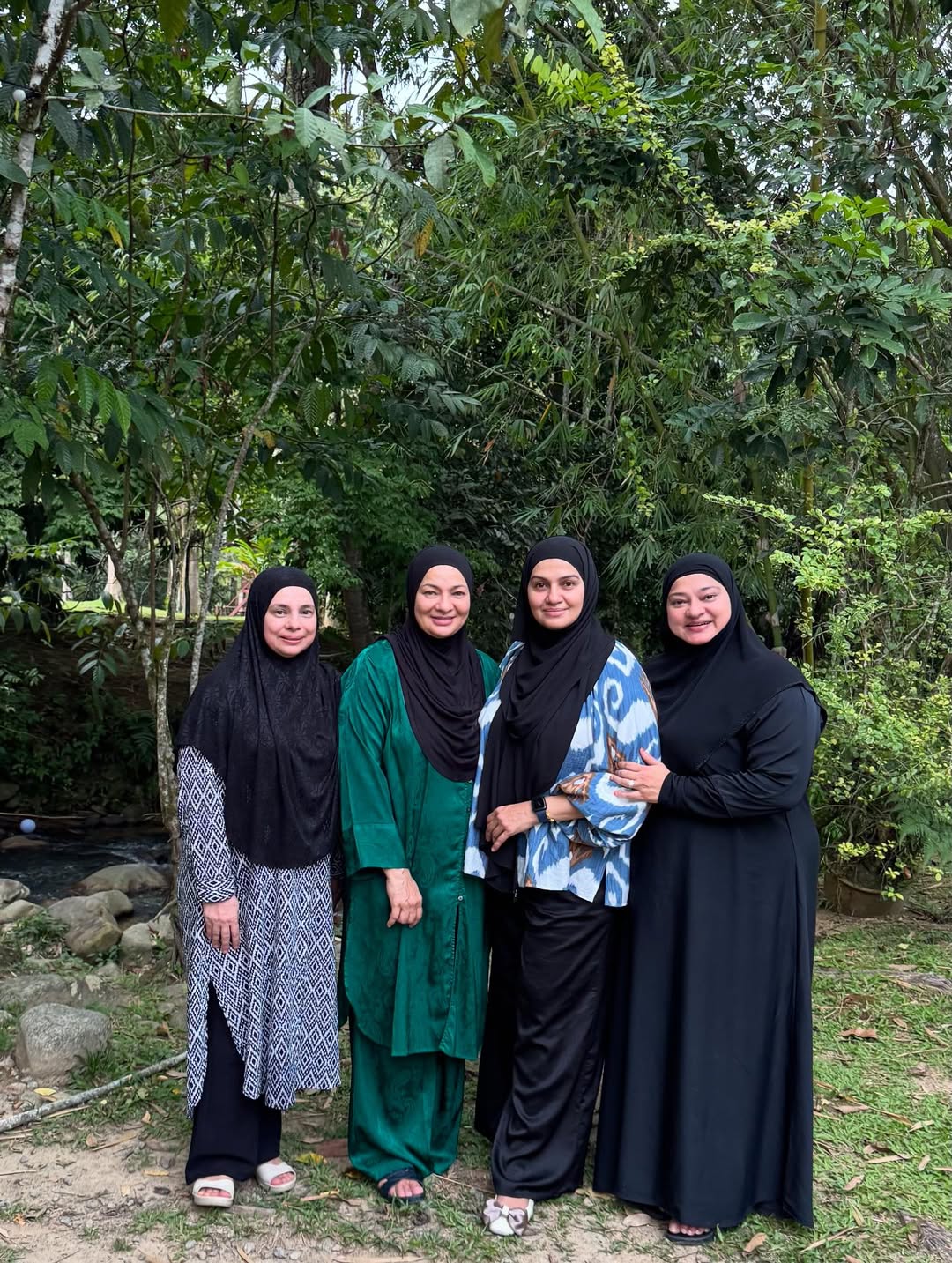 Mulia Hati Datin Noor Kartini, Buat Kejutan Hadiahkan Sebuah Kereta Tanda Kasih Sesama Adik-Beradik! 41 Mulia Hati Datin Noor Kartini, Buat Kejutan Hadiahkan Sebuah Kereta Tanda Kasih Sesama Adik-Beradik!