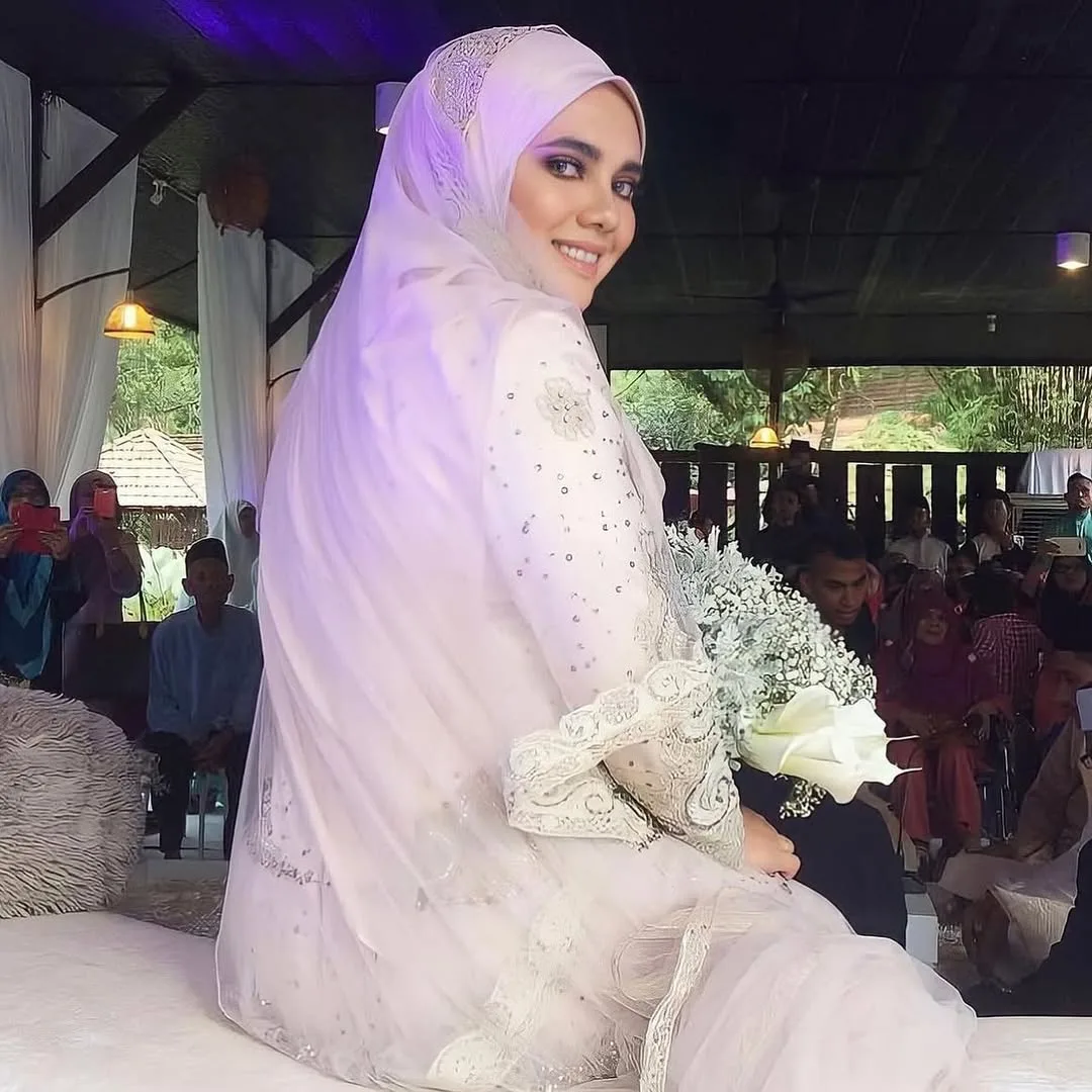 Ada ‘Master’ Ekonomi & Dibesarkan Dengan Didikan Agama Yang Baik, Terpikat Kesederhanaan Isteri Designer Ini! 13 Ada ‘Master’ Ekonomi & Dibesarkan Dengan Didikan Agama Yang Baik, Terpikat Kesederhanaan Isteri Designer Ini!