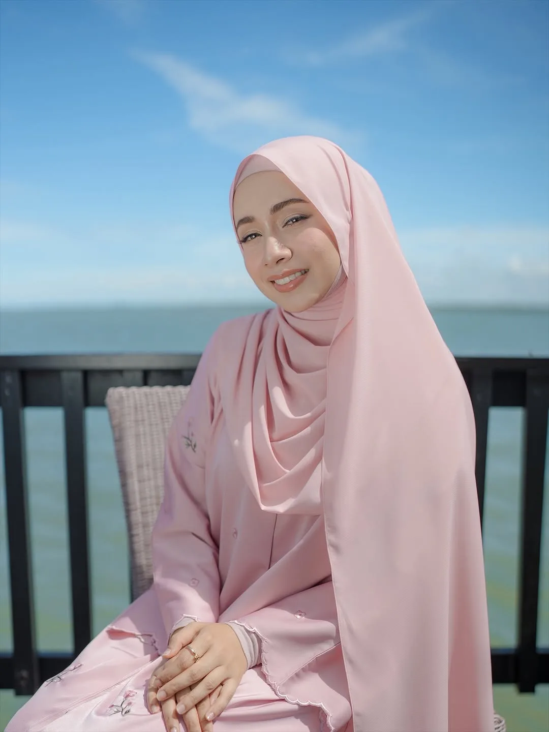 Lebih Sedekad Bergelar Anak Seni, Karier Amira Othman Terus Mekar Di Persada Seni