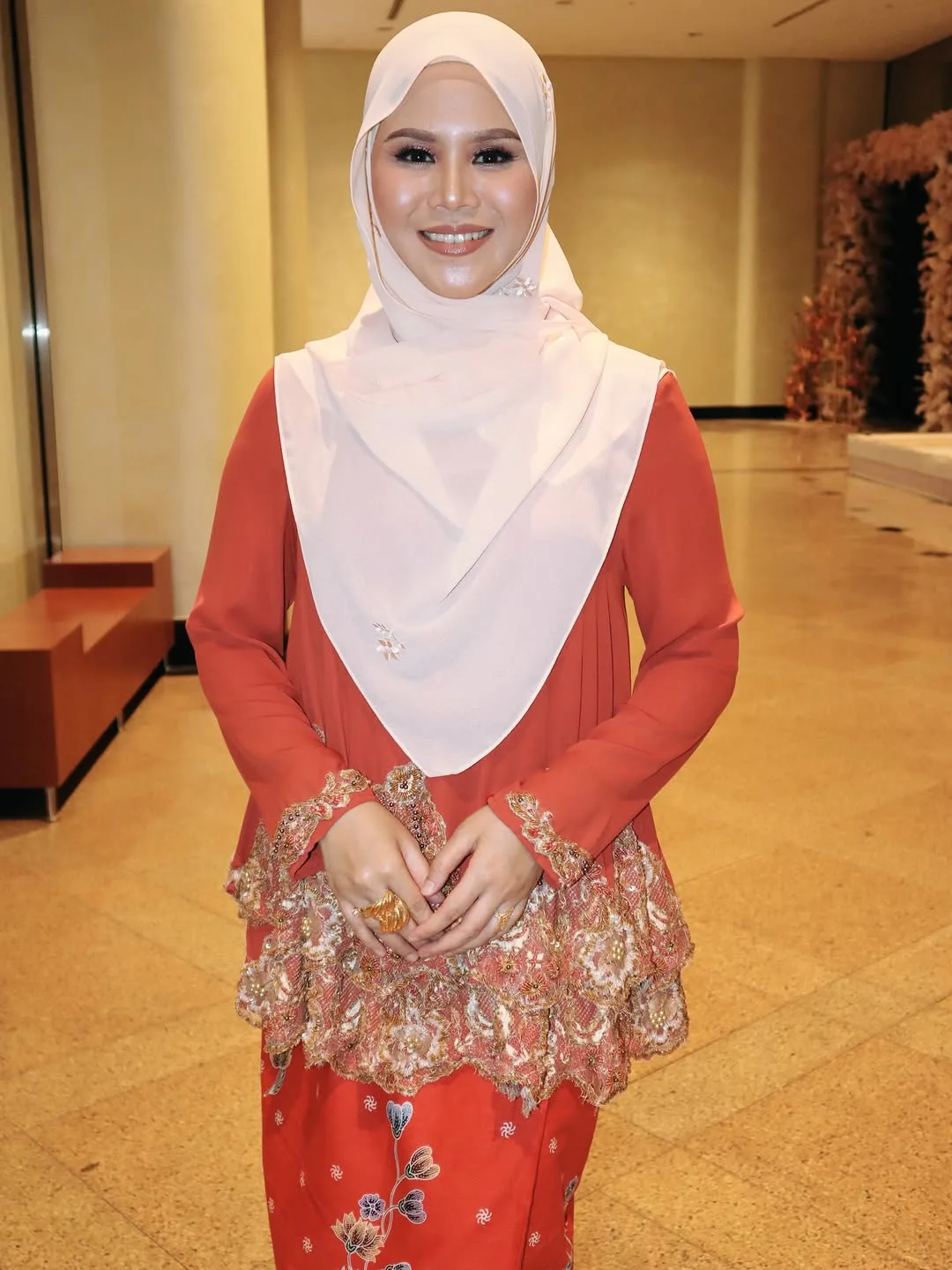 Bahagia 17 Tahun Kahwin, Selain Ligat Bisnes Khai Rosma Ada Badan Amal Sendiri Bantu Orang Memerlukan!