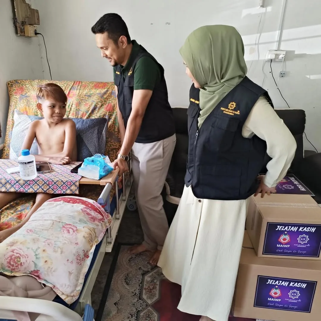 Bahagia 17 Tahun Kahwin, Selain Ligat Bisnes Khai Rosma Ada Badan Amal Sendiri Bantu Orang Memerlukan!