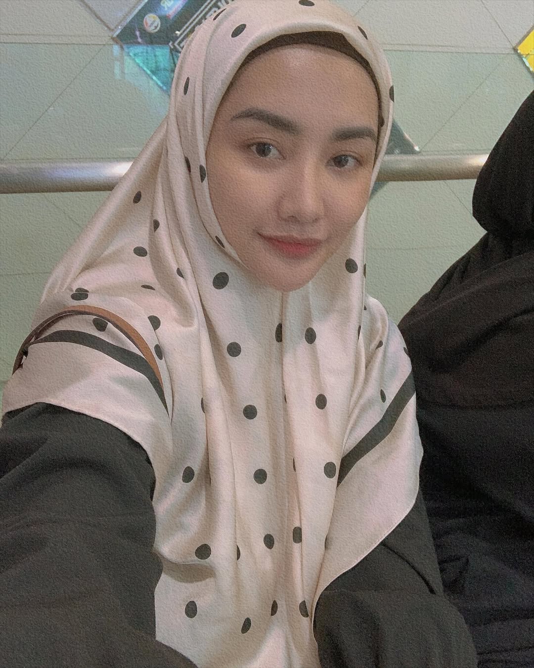 Tenang Tengok Penampilan Sopan Penyanyi Ini, Wajah Terkini Dayang Erema Berniaga Abaya & Ada Anak Bijak!