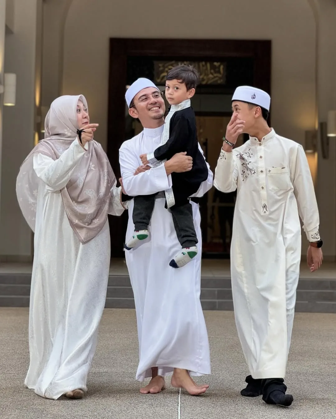 Diuji Ibu ‘Pergi’ Sekelip Mata & Sambung Legasi Arwah Ibu Usia 32, Fazilah Omar Cekal Galas Tugas CEO & Jadi PA Suami!