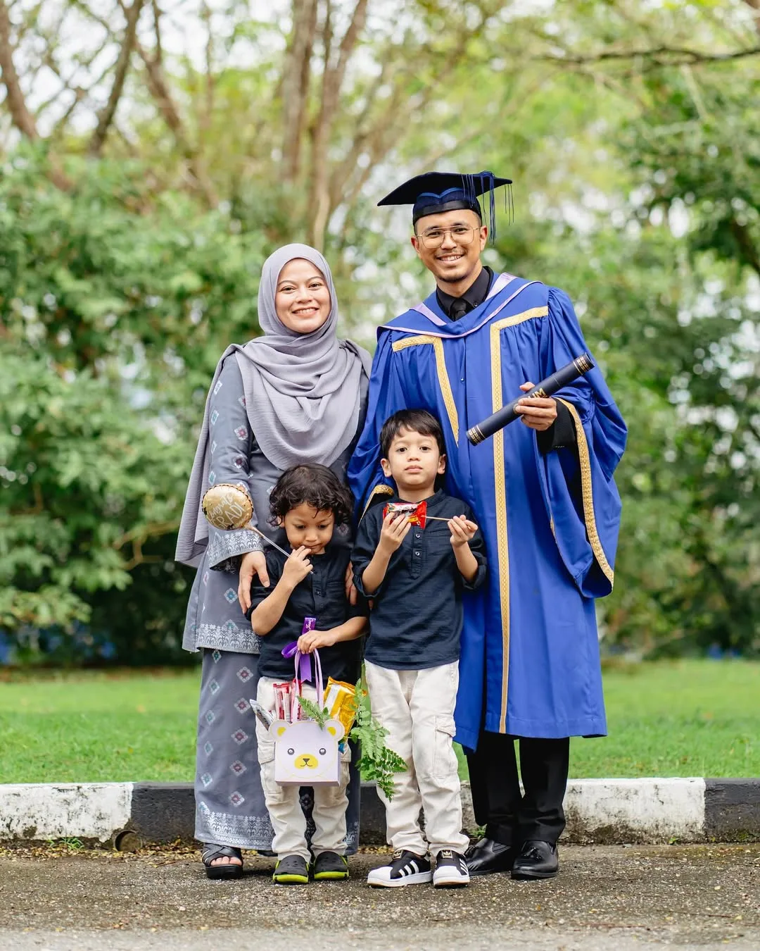 Usia Perkahwinan Cecah Sedekad, Haziq Rosebi Titip Ucapan Buat Isteri Sempena Anniversary! 17 Usia Perkahwinan Cecah Sedekad, Haziq Rosebi Titip Ucapan Buat Isteri Sempena Anniversary!