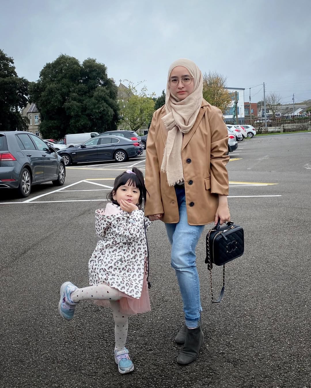 Warisi Kejelitaan Ibu! Datuk Ziela Jalil Titip Doa Buat Puteri Solehahnya, Dr Julia Megat Junid Cecah Usia 32!